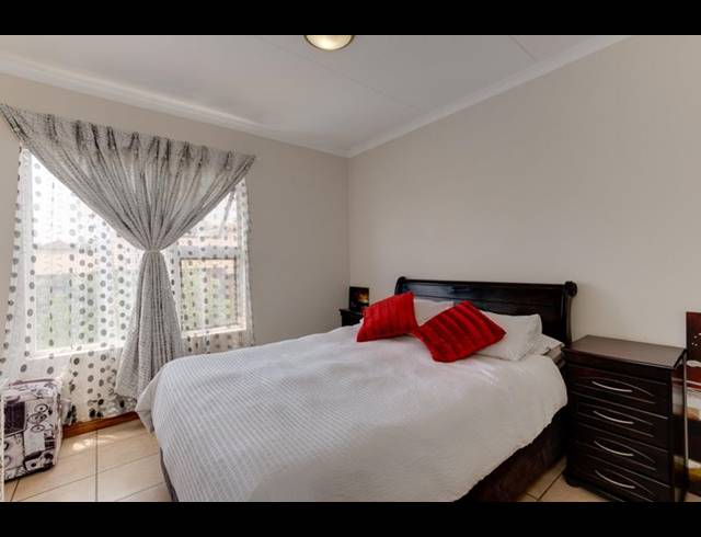 3 BEDROOM PROPERTY TO RENT IN DIE HOEWES